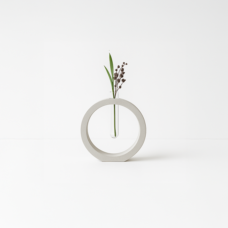 Minimalist Dekoratif Beton Tüplü Vazo – Daire